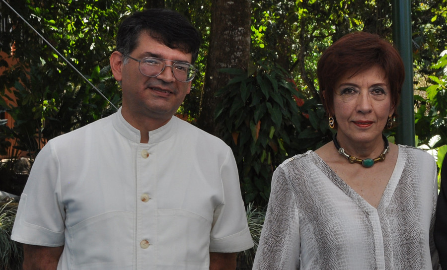 Alfonso Reyes Alvarado - Carmen Inés Cruz - rectoría Unibagué